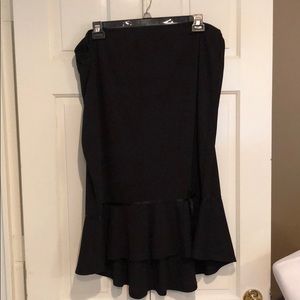 Woman’s black skirt 22-24W